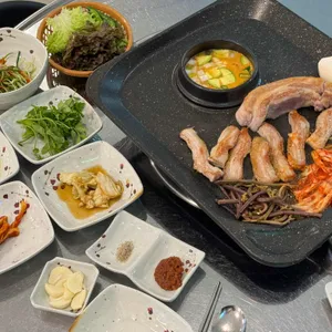 통통돼지 사진