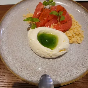 센트럴 윤잇 사진