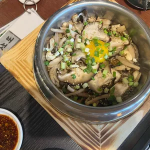 고기굽는남자 사진