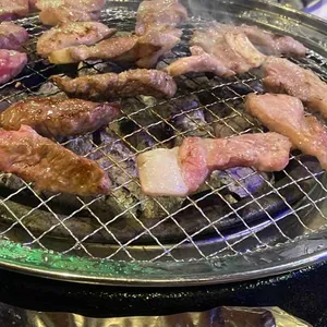 육즈비나르샤 사진