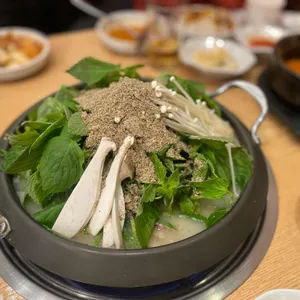 청춘흑염소요리 사진