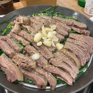 청춘흑염소요리 사진