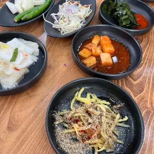 동구릉흑염소 사진