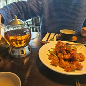 진 신 사진