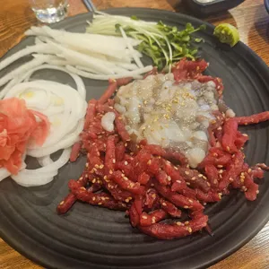 지금,육회연어 사진