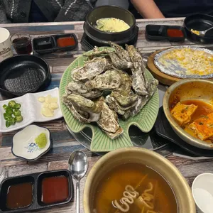 하얀 물고기 횟집 사진