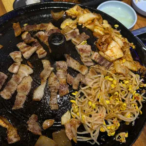 통통솥뚜껑삼겹살 사진