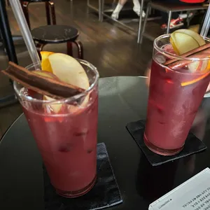 푸어링아웃 사진