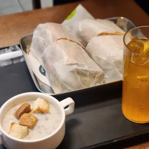 퀴즈노스 사진