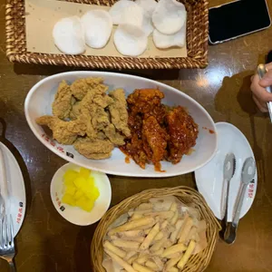 쌀통닭 사진