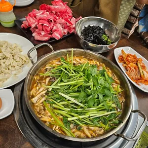 부산얼크니샤브칼국수 사진