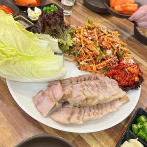 굴예찬 사진