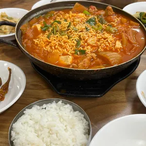 궁전김치찌개 사진