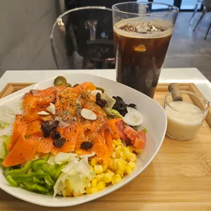 달리는 커피 사진