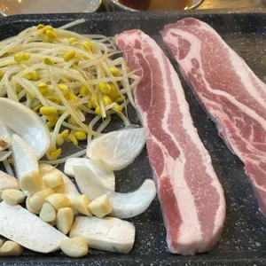 통돼지네 사진