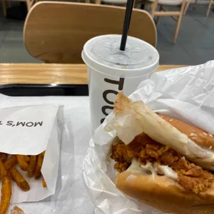 맘스터치 사진