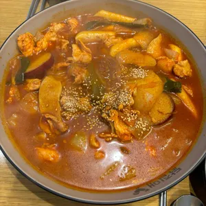 찜닭에 꽂힌 닭집애 사진