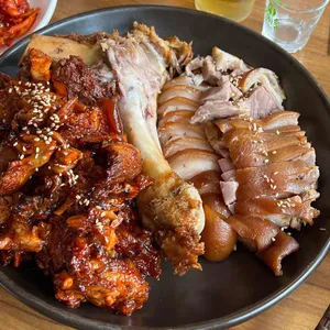 동부왕족발 사진