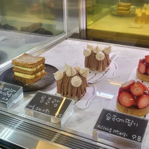 아꽁뜨 사진