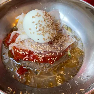 육쌈냉면 사진