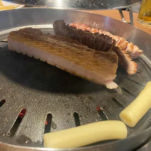 고기굽는남자 사진