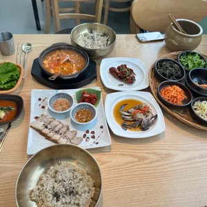 꽃게주는 보리밥 사진