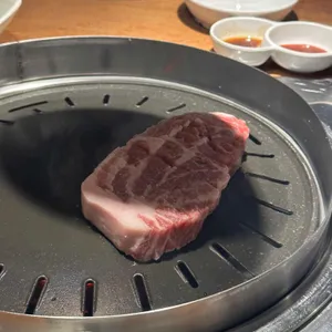 고기굽는남자 사진