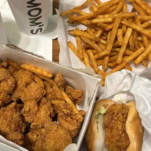 맘스터치 사진
