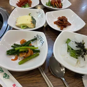 윤씨네보리밥쌈밥 사진