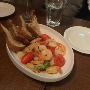 오퍼스 와인바 사진