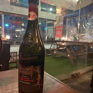 오퍼스 와인바 사진
