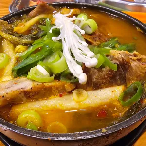 장수감자탕 사진
