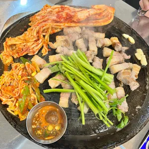 할매 솥뚜껑 삼겹살 사진