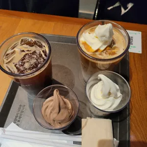 폴&밀도 사진