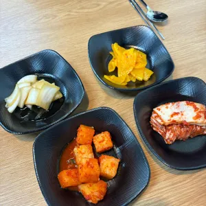 배부른 뚝배기 사진
