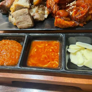 귀한족발 사진