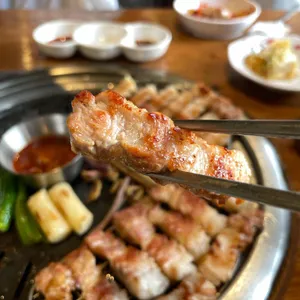 고기굽는남자 사진