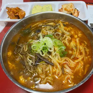 황금밀면 사진