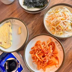 월수금 통돼지 김치찌개 사진