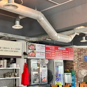 월수금 통돼지 김치찌개 리뷰 사진