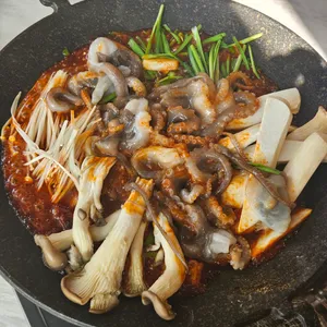 신현민 육회한 낙지마당 사진