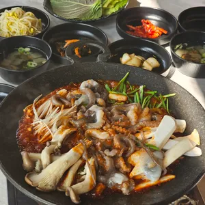 신현민 육회한 낙지마당 사진