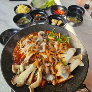 신현민 육회한 낙지마당 사진