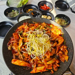 신현민 육회한 낙지마당 사진