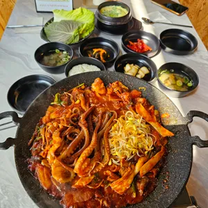 신현민 육회한 낙지마당 사진