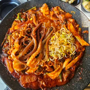 신현민 육회한 낙지마당 사진