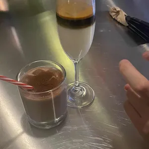 콜트 커피바 사진
