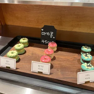 로스터비 보테가 리뷰 사진