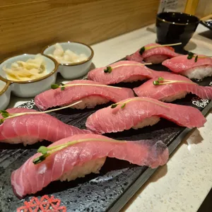 도마위 참치&초밥 사진