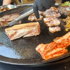 동두천솥뚜껑삼겹살 사진